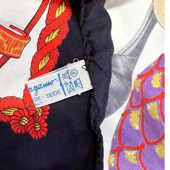 Salvatore Ferragamo multicolour  shoe collection silk scarf - 33x34 - Picture 5 of 7